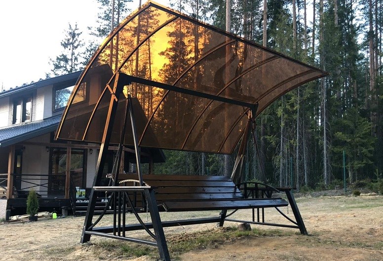 Качель садовая трехместная